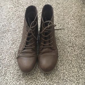 urban outfitters booties 💐✨